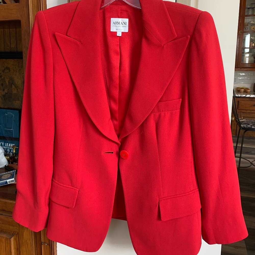 Giorgio Armani silk blazer. Pre owned but in excellent shape‎